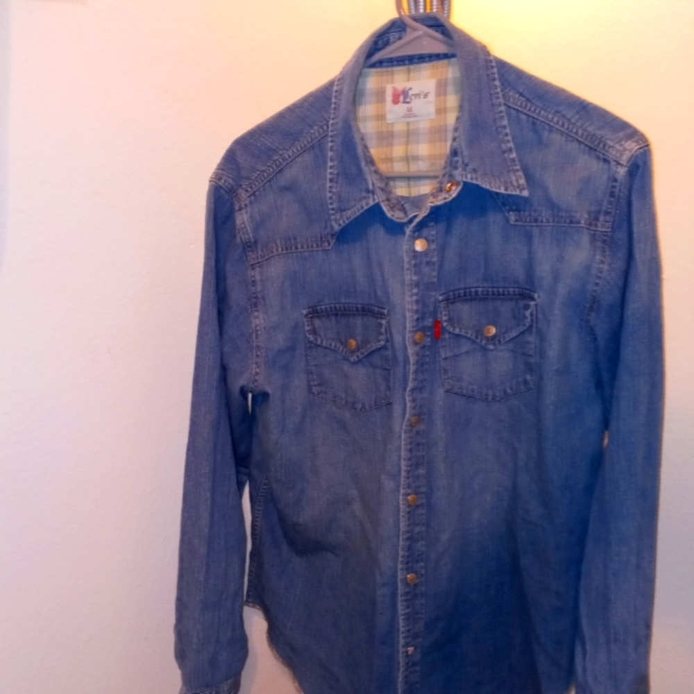 Levi's Denim long sleeve women's button up.